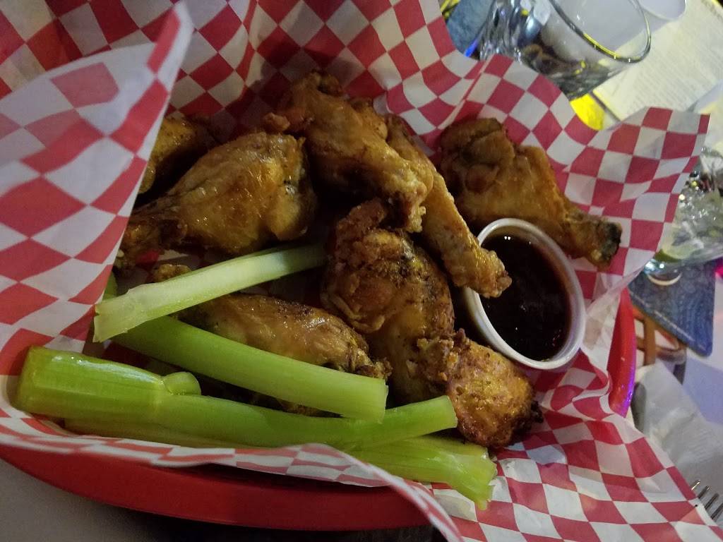 Emerson Biggins Sports Bar & Grill | restaurant | 2330 N Maize Rd #100, Wichita, KS 67205, USA | 3168662577 OR +1 316-866-2577