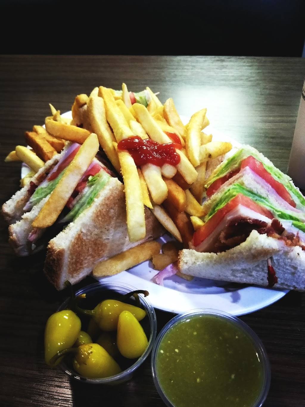 Charlies Best Burgers | restaurant | 140 S Grand Ave, Santa Ana, CA 92701, USA | 7148369300 OR +1 714-836-9300