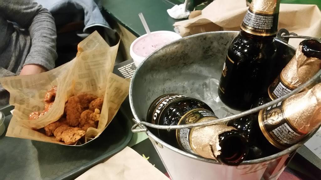 Wingstop | restaurant | 855 S Randall Rd, Elgin, IL 60123, USA | 8476959464 OR +1 847-695-9464