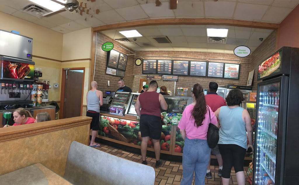 Subway | restaurant | 4251 Bayless Ave, St. Louis, MO 63123, USA | 3146383549 OR +1 314-638-3549