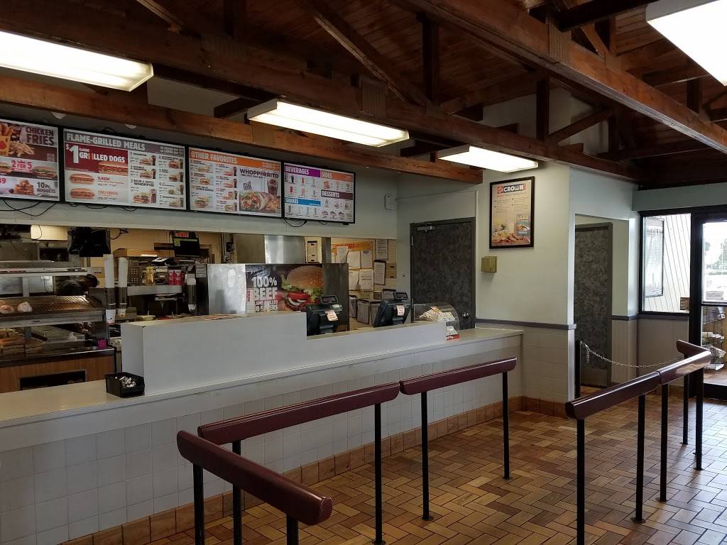 Burger King | restaurant | 3880 N 124th St, Wauwatosa, WI 53222, USA | 4144611113 OR +1 414-461-1113