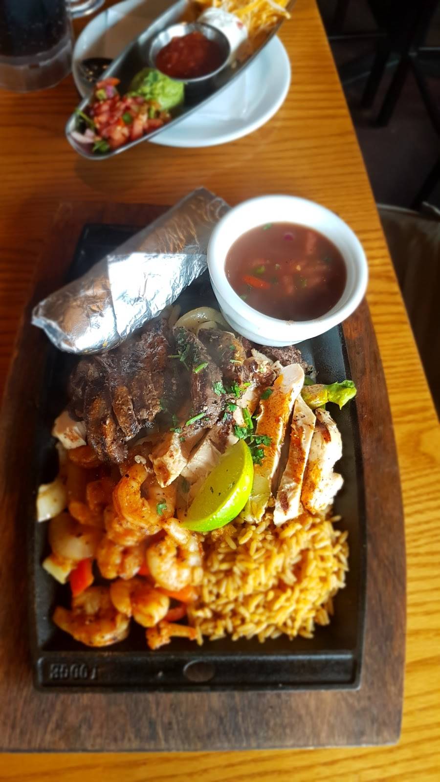 Chilis Grill & Bar | restaurant | 9600 NE Barry Rd, Kansas City, MO 64157, USA | 8164079427 OR +1 816-407-9427