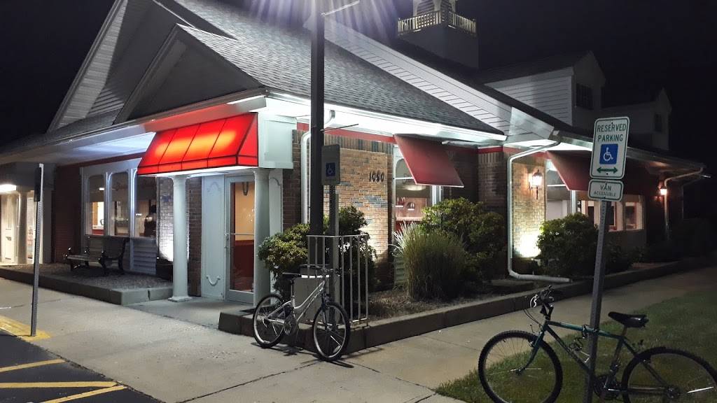 Friendlys | restaurant | 1090 Iyannough Rd, Hyannis, MA 02601, USA | 5087718145 OR +1 508-771-8145