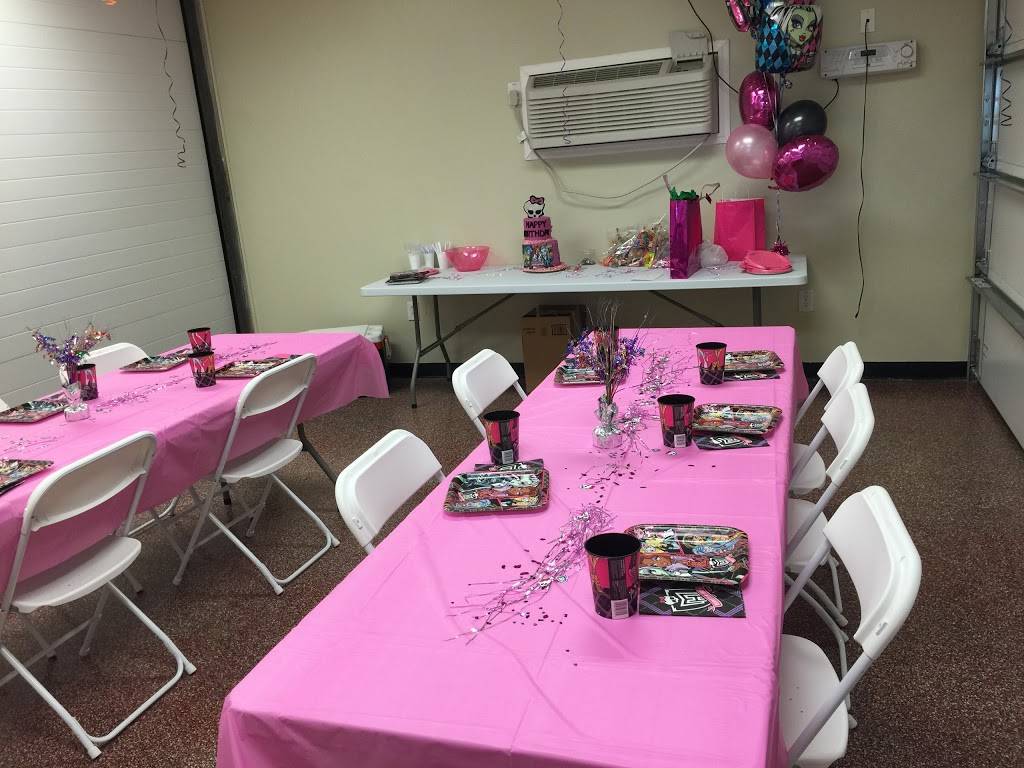 Air Fun Trampoline Park | meal takeaway | 2268 Golden Gate Dr, Greensboro, NC 27405, USA | 3364502102 OR +1 336-450-2102