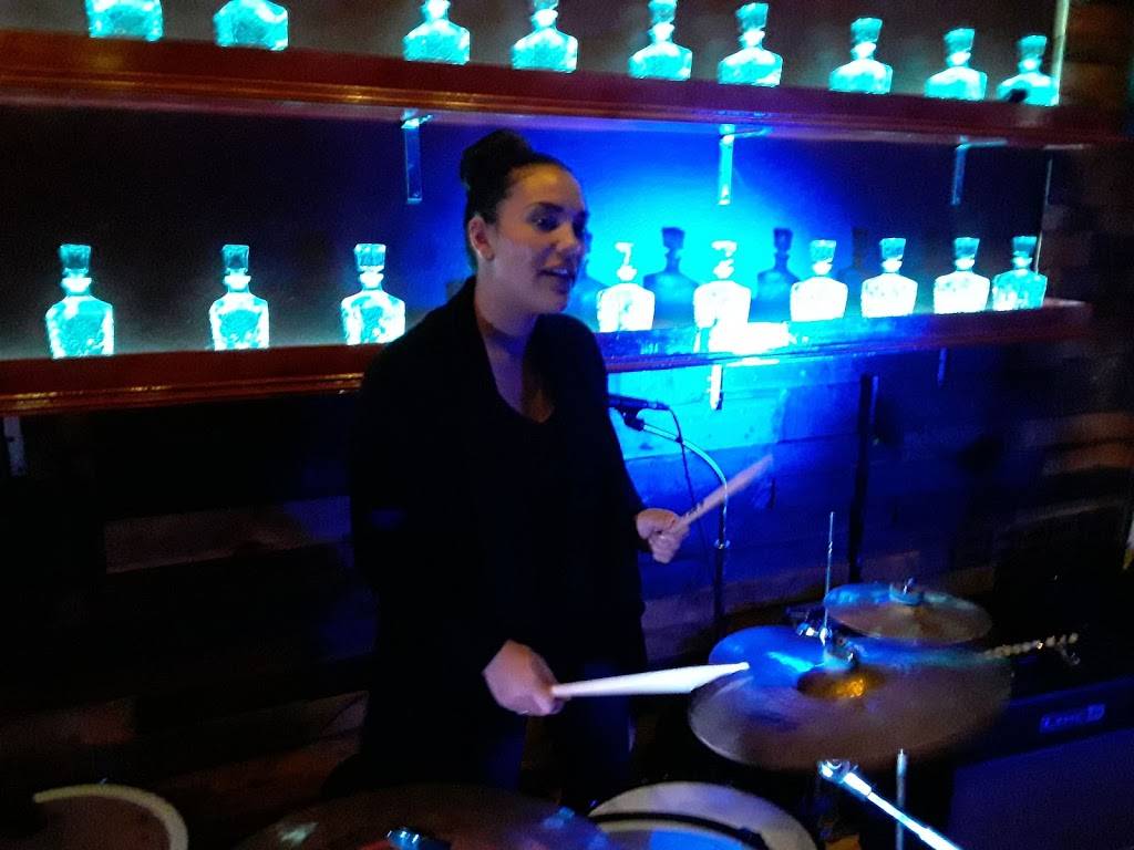 Snifters Tapas & Spirits | restaurant | 606 S 5th St, Milwaukee, WI 53204, USA | 4146350882 OR +1 414-635-0882