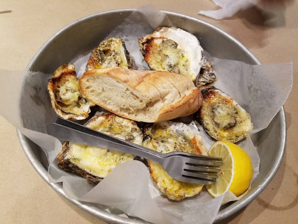 Chasin Tails | restaurant | 5815 Trinity Pkwy, Centreville, VA 20120, USA | 5713511270 OR +1 571-351-1270