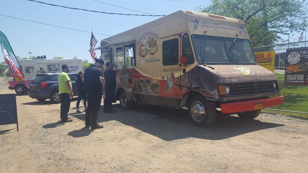 Cheech A Cinis Truckin Trattoria | restaurant | 1322 Travis Ave, Staten Island, NY 10314, USA | 3479739754 OR +1 347-973-9754