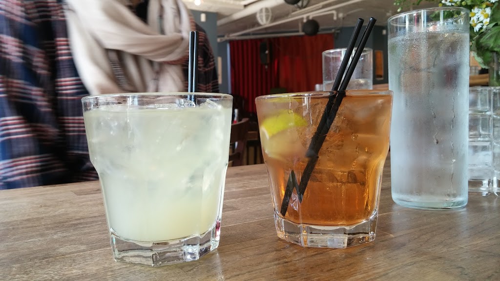 Solo Bar & Eatery | restaurant | 200 Roy St, Seattle, WA 98109, USA | 2062130080 OR +1 206-213-0080