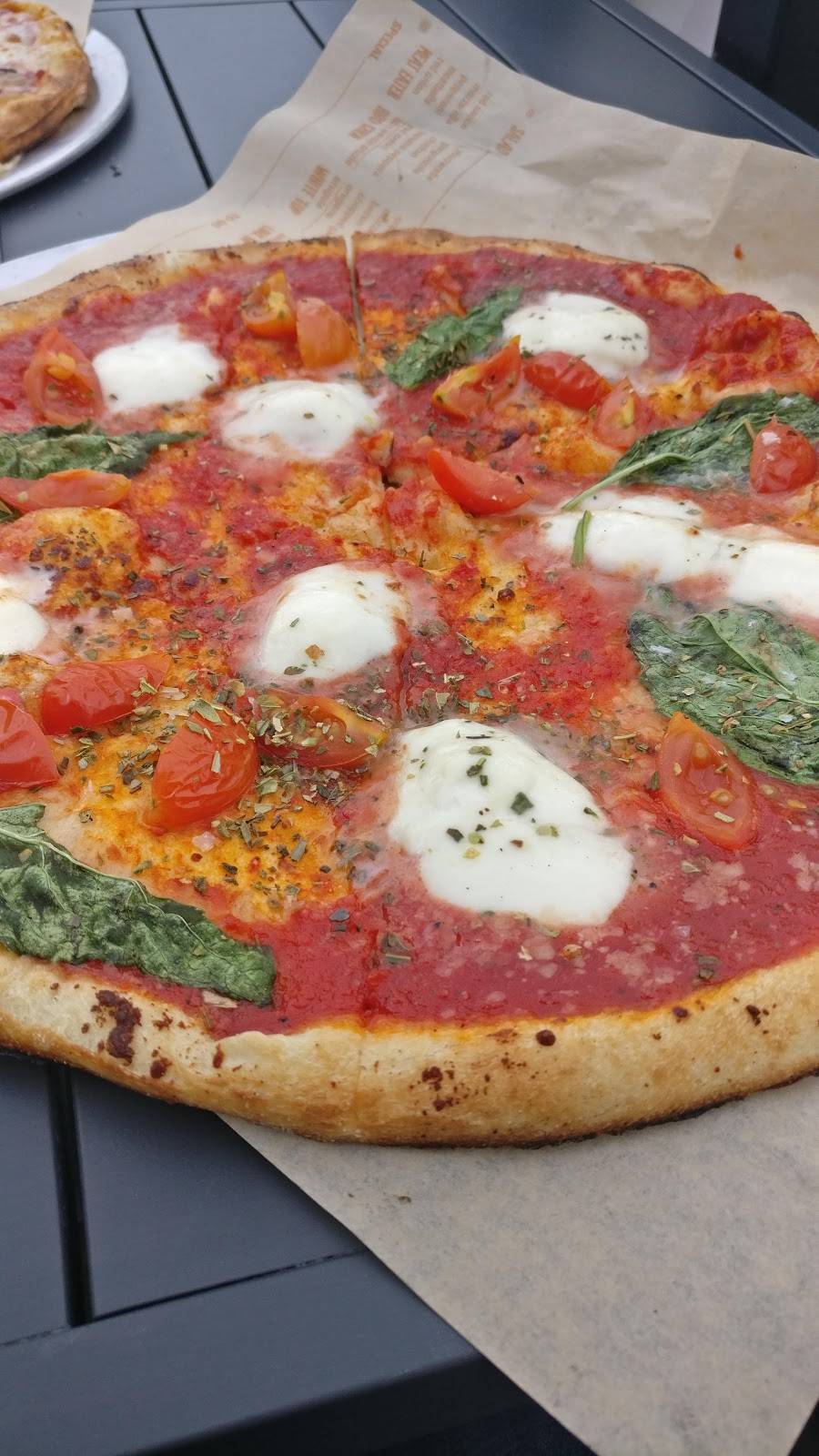 Blaze Pizza | meal takeaway | 11 Clifton Country Rd, Clifton Park, NY 12065, USA | 5187301422 OR +1 518-730-1422