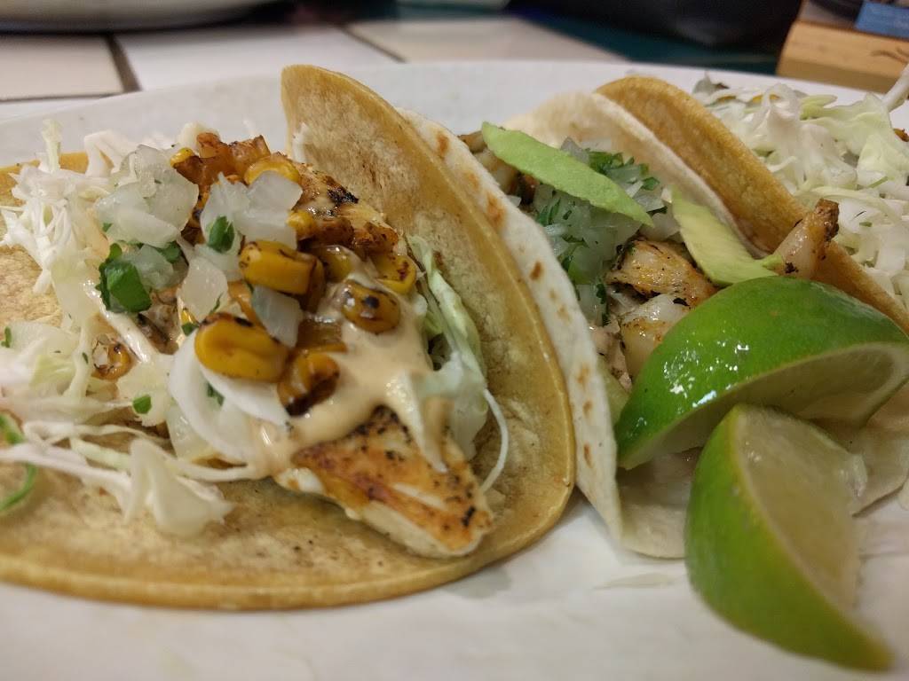 Rubios | restaurant | 19500 Plummer St Suite B-3, Northridge, CA 91324, USA | 8189986704 OR +1 818-998-6704