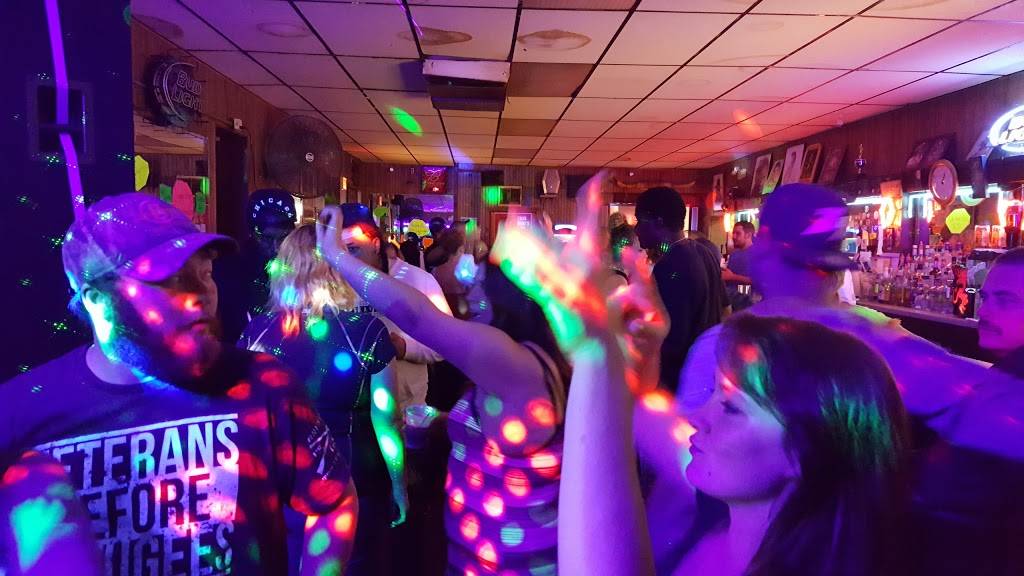 J Ds | restaurant | 817 E Main St, Streator, IL 61364, USA | 8156731900 OR +1 815-673-1900