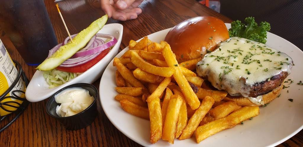 Tillies Tavern | restaurant | 31 E Magnolia Ave, Eustis, FL 32726, USA | 3526027929 OR +1 352-602-7929