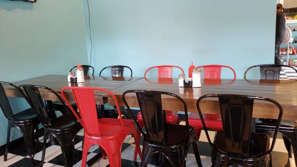 Hanks Family Diner | restaurant | 17 N Park St, Hohenwald, TN 38462, USA | 9312953463 OR +1 931-295-3463