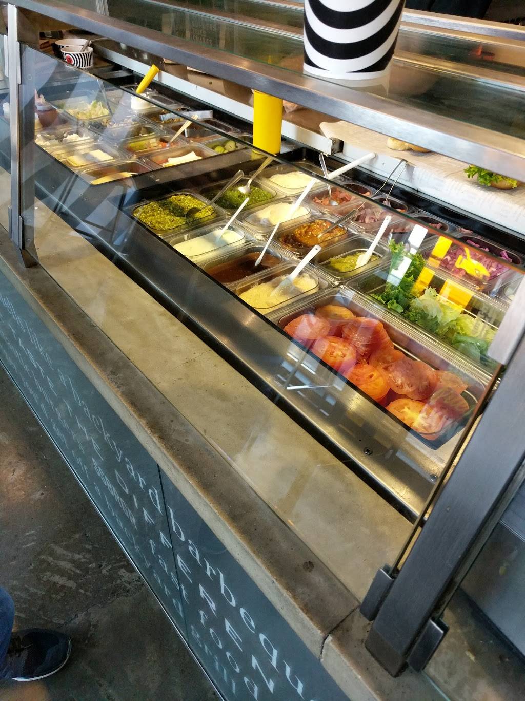 South St. Burger | restaurant | 743 St Clair Ave W, Toronto, ON M6C 1B4, Canada | 6473526523 OR +1 647-352-6523