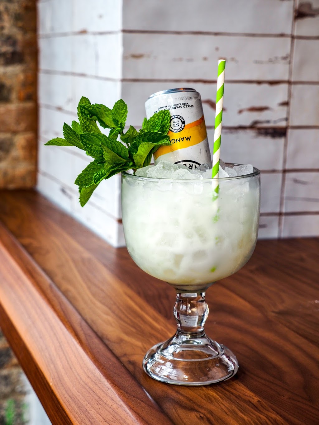 Roots Handmade Pizza- Old Town | restaurant | 1610 N Wells St, Chicago, IL 60610, USA | 3122107788 OR +1 312-210-7788