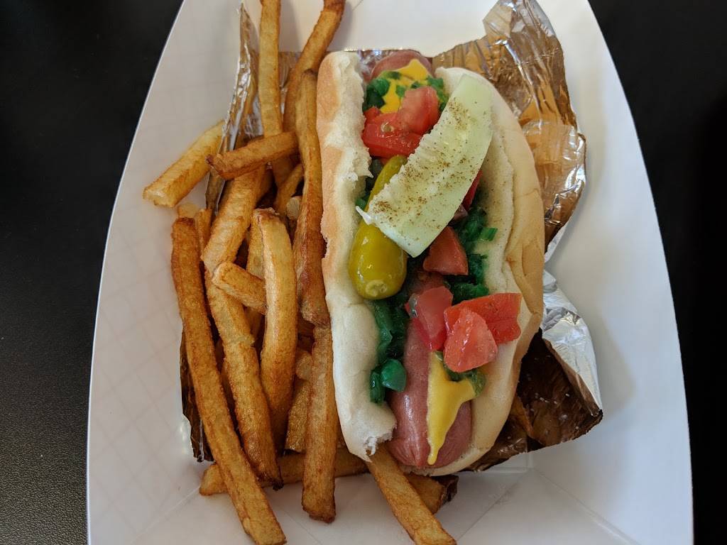 Bugsys Chicago Dog | restaurant | 311 Broadway St, Mt Vernon, IL 62864, USA | 6182423647 OR +1 618-242-3647