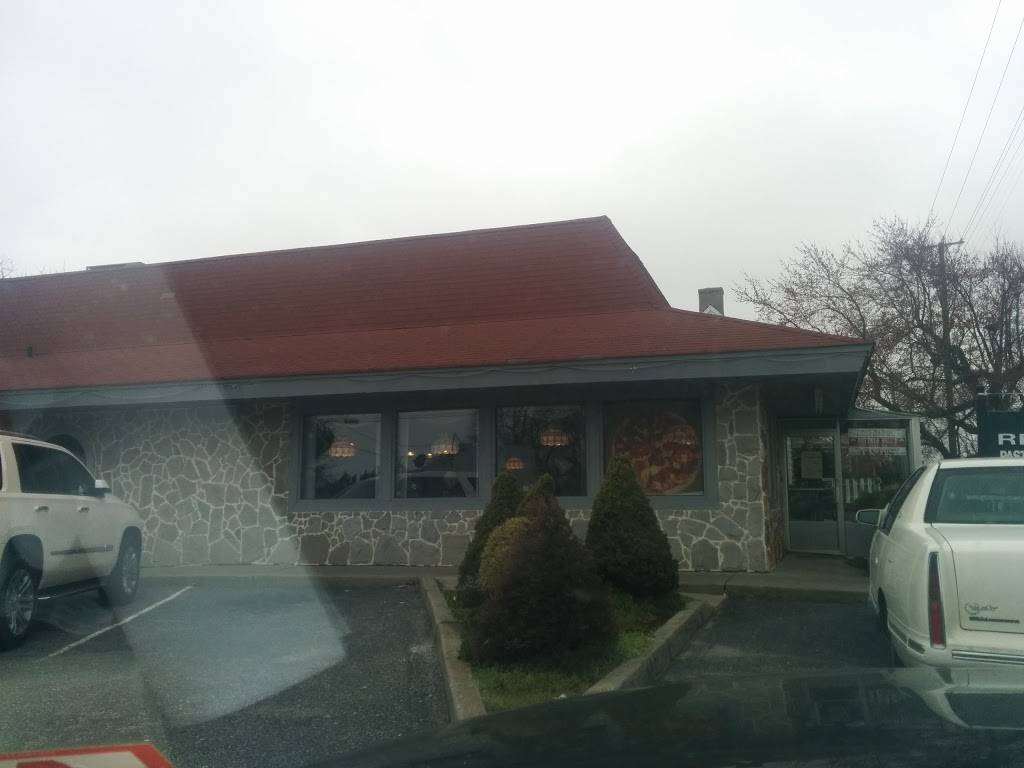 Dinos Pizzeria & Restaurant | restaurant | 350 Main St, Cedarville, NJ 08311, USA | 8564475363 OR +1 856-447-5363