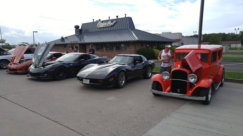 Pizza Hut | restaurant | 1700 Commerce Dr, Uhrichsville, OH 44683, USA | 7409226406 OR +1 740-922-6406