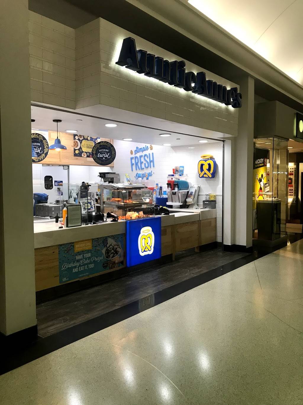 Auntie Annes | cafe | 825 Dulaney Valley Rd, Towson, MD 21204, USA | 4108217688 OR +1 410-821-7688