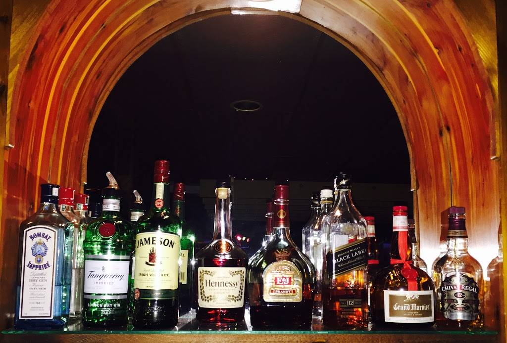 Golden Horseshoe Club | restaurant | 1335 N Mildred St, Ranson, WV 25438, USA | 3047253885 OR +1 304-725-3885