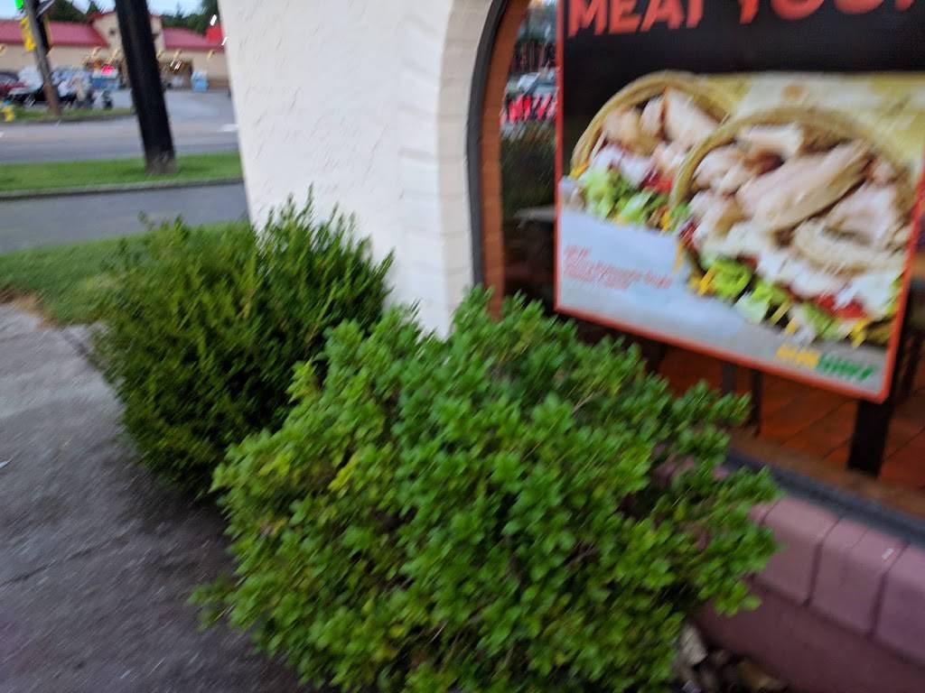 Subway | restaurant | 4803 N Broadway, Knoxville, TN 37918, USA | 8656895507 OR +1 865-689-5507