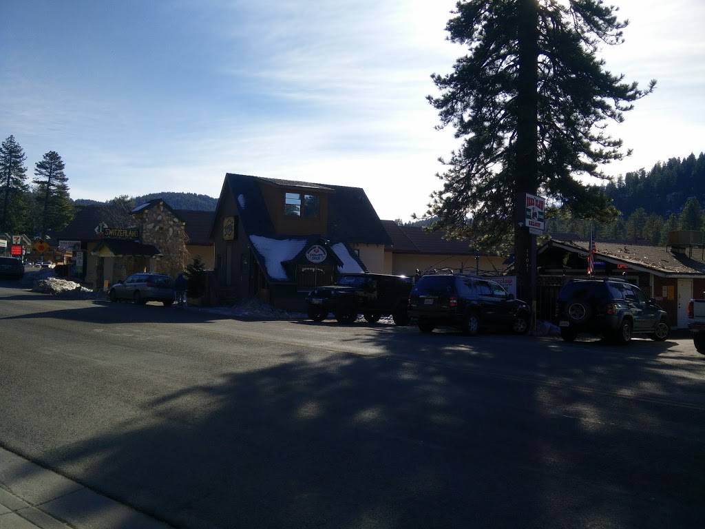 The A Burger | restaurant | 24075 Lake Dr, Crestline, CA 92325, USA | 9093382423 OR +1 909-338-2423