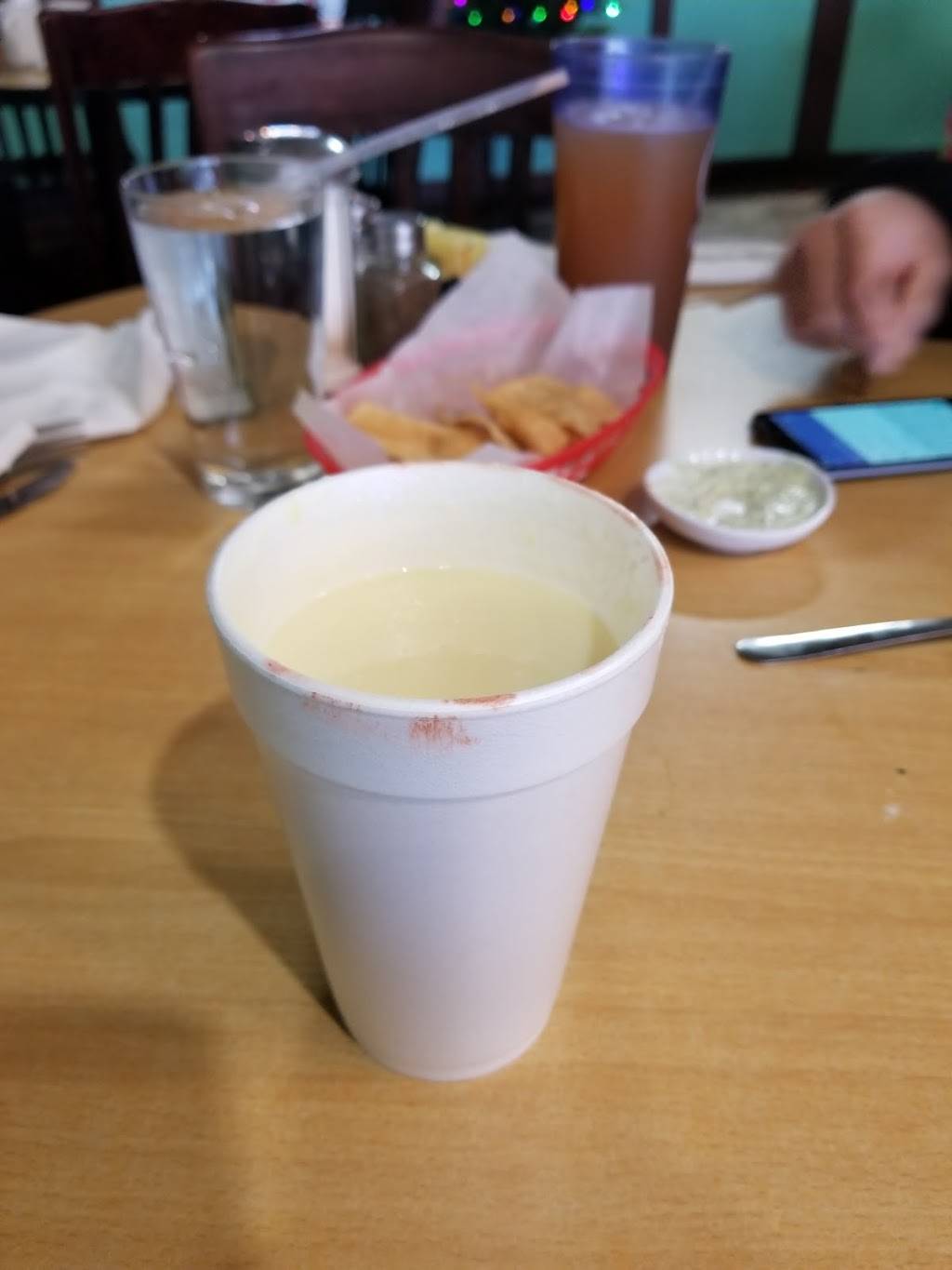 La Familia Restaurant And Pupuseria | restaurant | Yorkshire Plaza, 16427 W Little York Rd, Houston, TX 77084, USA | 8326747757 OR +1 832-674-7757