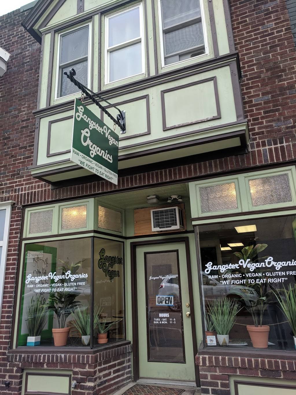 Gangster Vegan Organics Phoenixville | restaurant | 6 Gay St, Phoenixville, PA 19460, USA | 6106160000 OR +1 610-616-0000