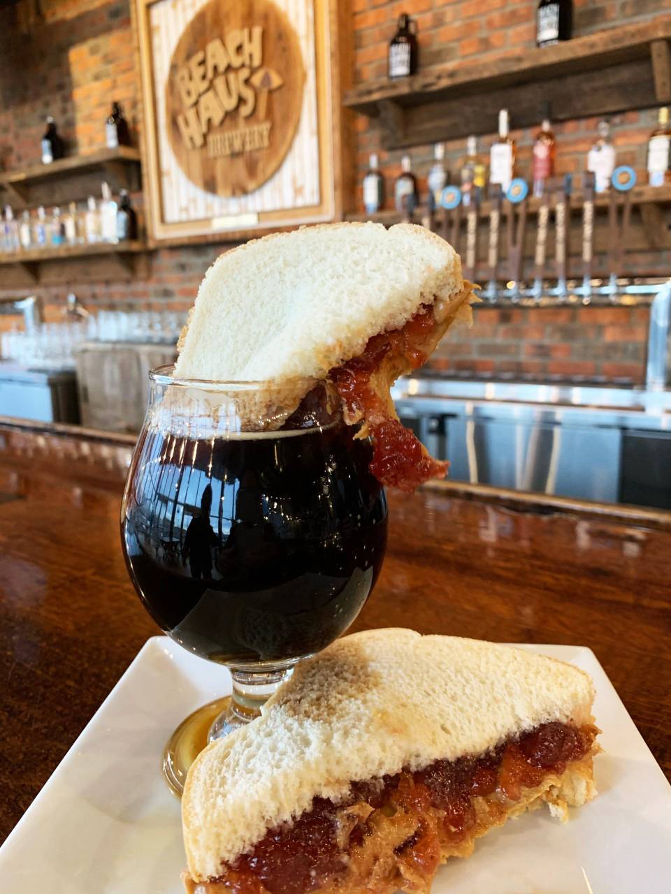 Beach Haus Brewery | restaurant | 801 Main St, Belmar, NJ 07719, USA | 7322027782 OR +1 732-202-7782