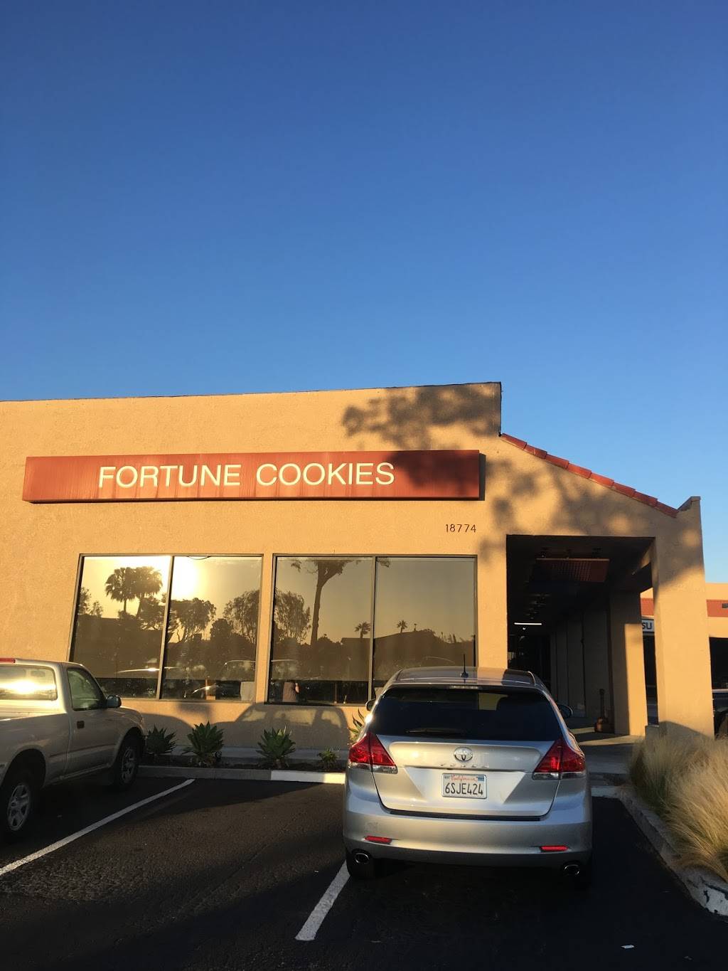 Fortune Cookies Restaurant | restaurant | 18774 Brookhurst St, Fountain Valley, CA 92708, USA | 7149625000 OR +1 714-962-5000