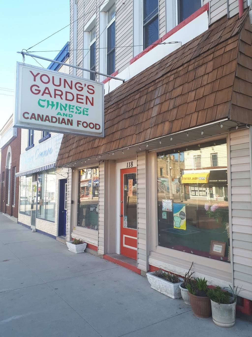 Youngs Garden Restaurant | restaurant | 118 Garafraxa St N, Durham, ON N0G 1R0, Canada | 5193692387 OR +1 519-369-2387