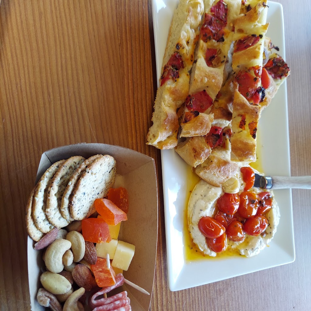 Freehand Cellars | restaurant | 420 Windy Point Dr, Wapato, WA 98951, USA | 5098664664 OR +1 509-866-4664