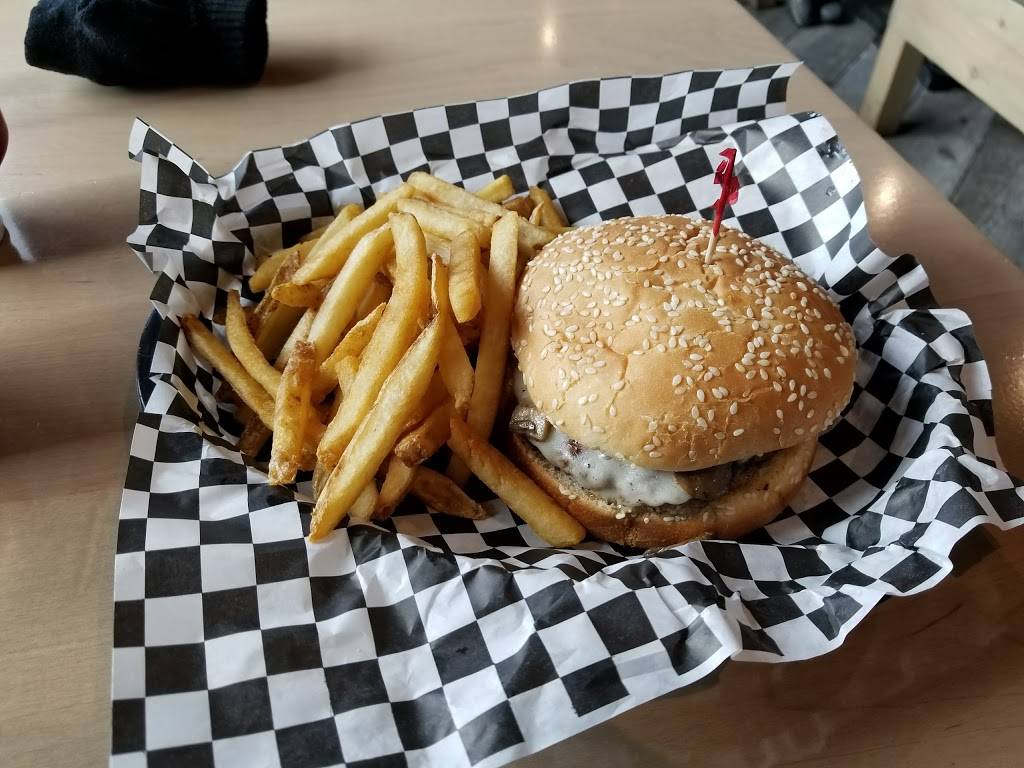 Boardwalk Fries Burgers Shakes | restaurant | 691 Tasman Dr, Sunnyvale, CA 94089, USA | 4087435110 OR +1 408-743-5110