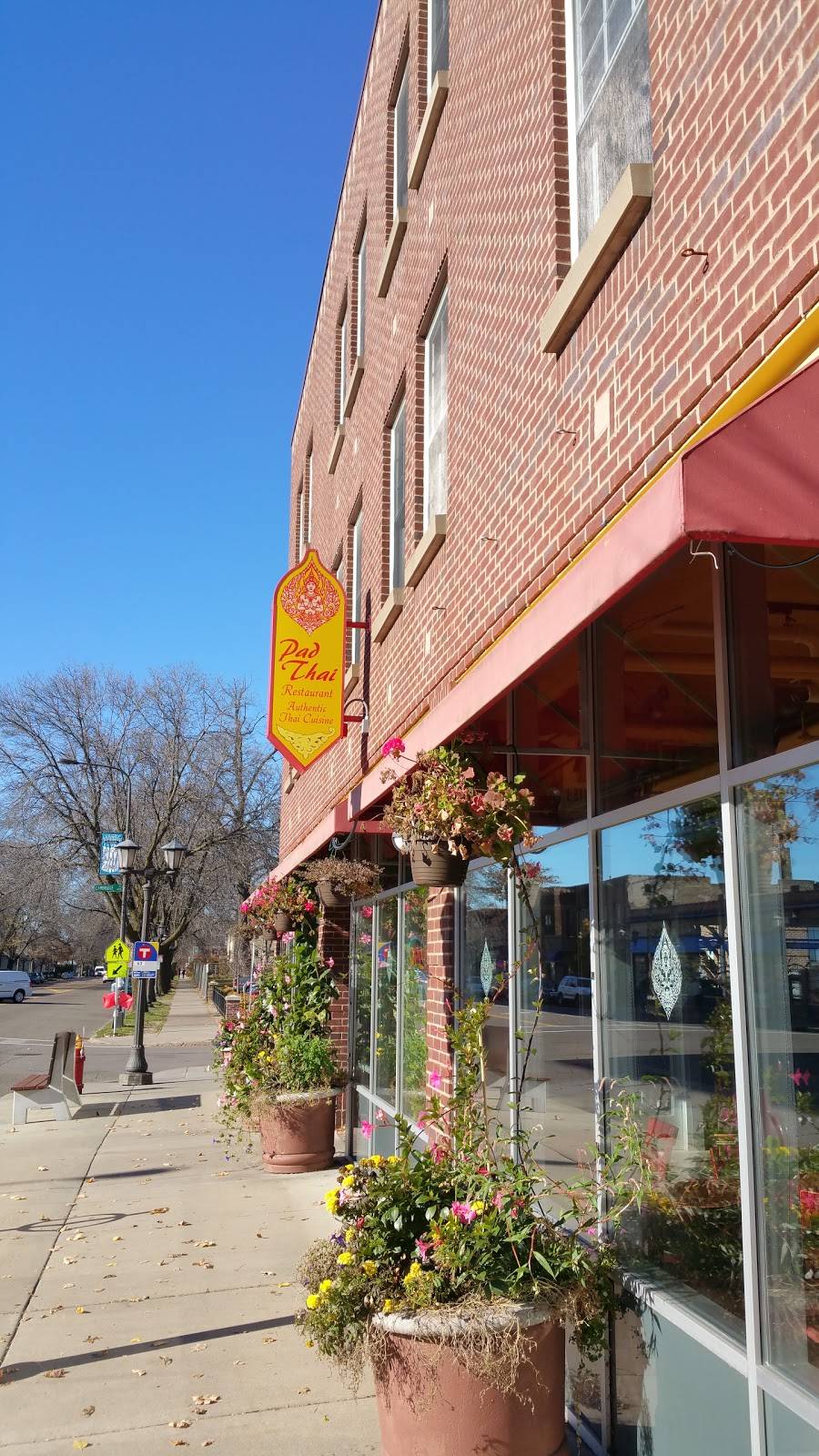 Pad Thai Restaurant | restaurant | 1681 Grand Ave, St Paul, MN 55105, USA | 6516901393 OR +1 651-690-1393