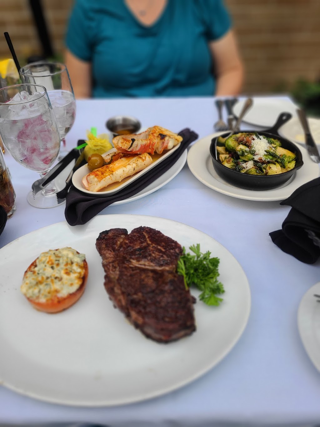 Chicago Chop House | restaurant | 60 W Ontario St, Chicago, IL 60654, USA | 3127877100 OR +1 312-787-7100