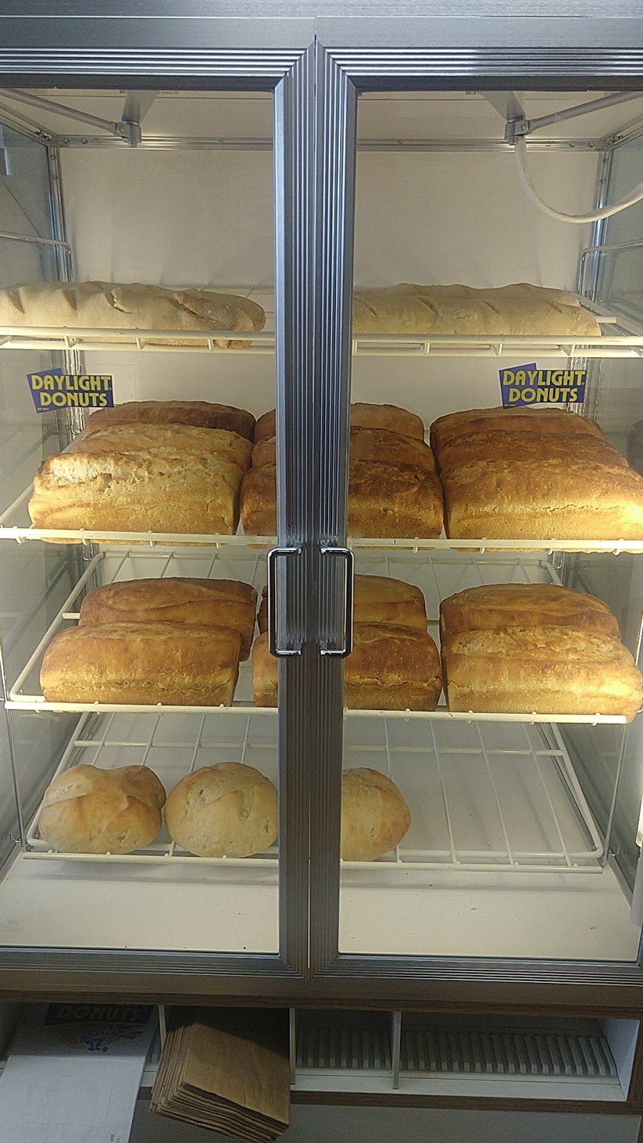 Daylight Donuts | restaurant | 4693 W Yellowstone Hwy, Mills, WY 82604, USA | 3073371157 OR +1 307-337-1157