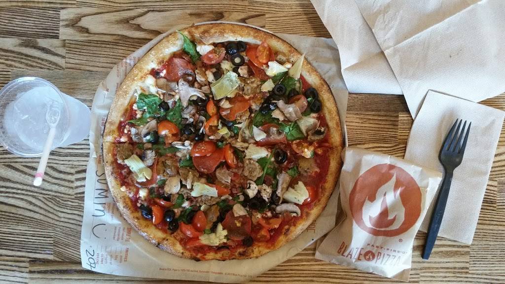 Blaze Pizza | meal takeaway | 7833 Monet Ave, Rancho Cucamonga, CA 91739, USA | 9098638232 OR +1 909-863-8232