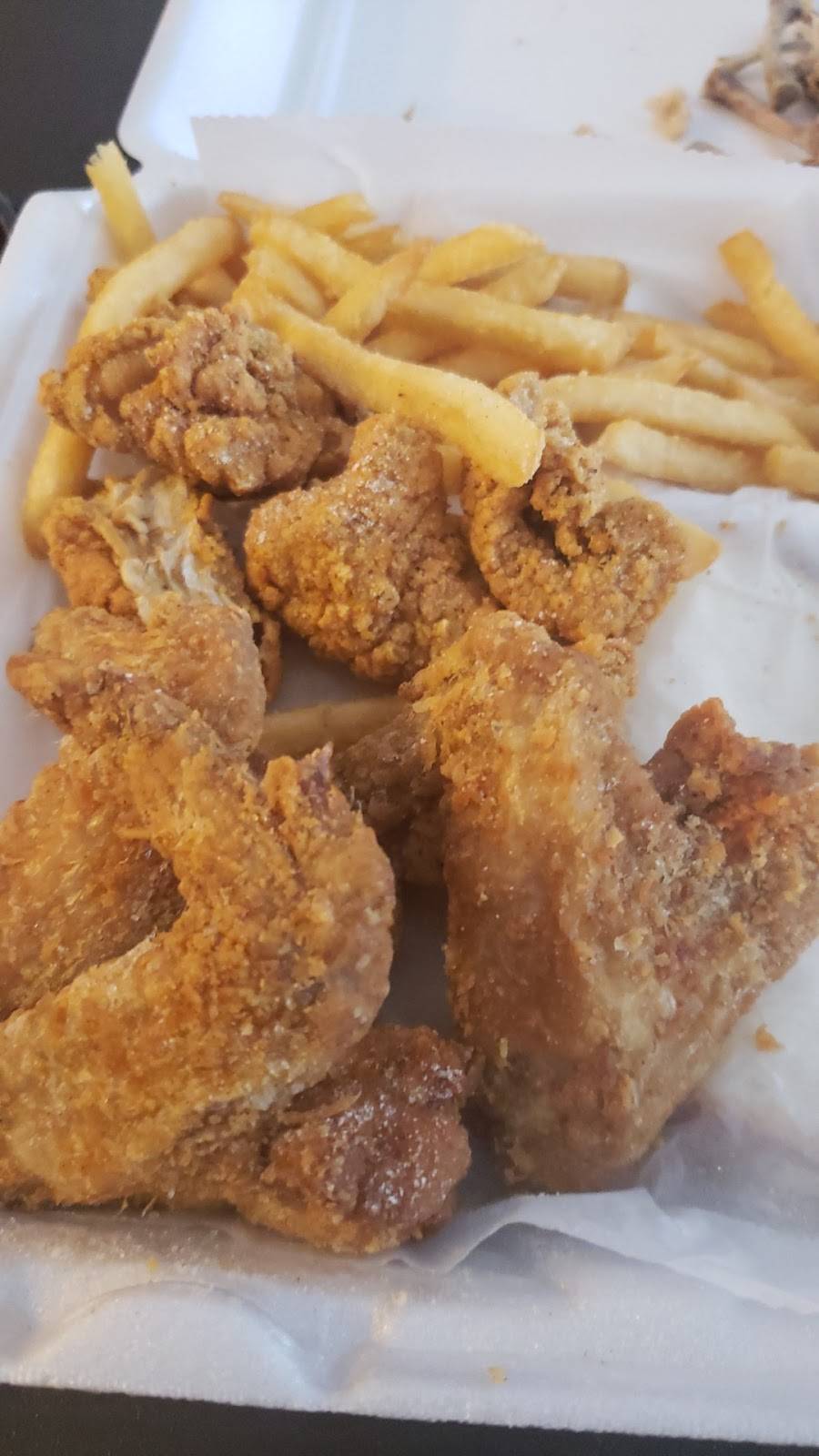 Pops Grill, Fish & Chicken | restaurant | 8141 N Lindbergh Blvd, Florissant, MO 63031, USA | 3147361234 OR +1 314-736-1234