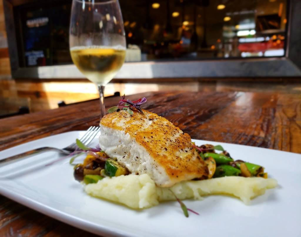 Masters Kitchen and Cocktail | restaurant | 208 S Coast Hwy, Oceanside, CA 92054, USA | 7602316278 OR +1 760-231-6278