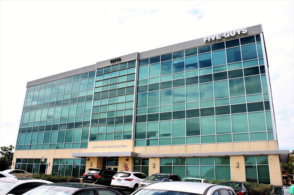 Five Guys HQ | meal takeaway | 10718 Richmond Hwy, Lorton, VA 22079, USA | 7033399500 OR +1 703-339-9500