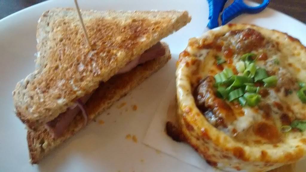 Spankys Hideaway | restaurant | 5208 W County Line Rd, Mequon, WI 53092, USA | 2622423677 OR +1 262-242-3677