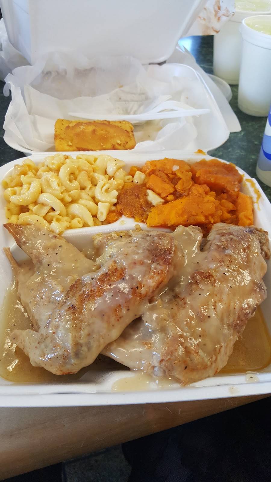 Henrys Soul Cafe | cafe | 5431 Indian Head Hwy, Oxon Hill, MD 20745, USA | 3017496856 OR +1 301-749-6856