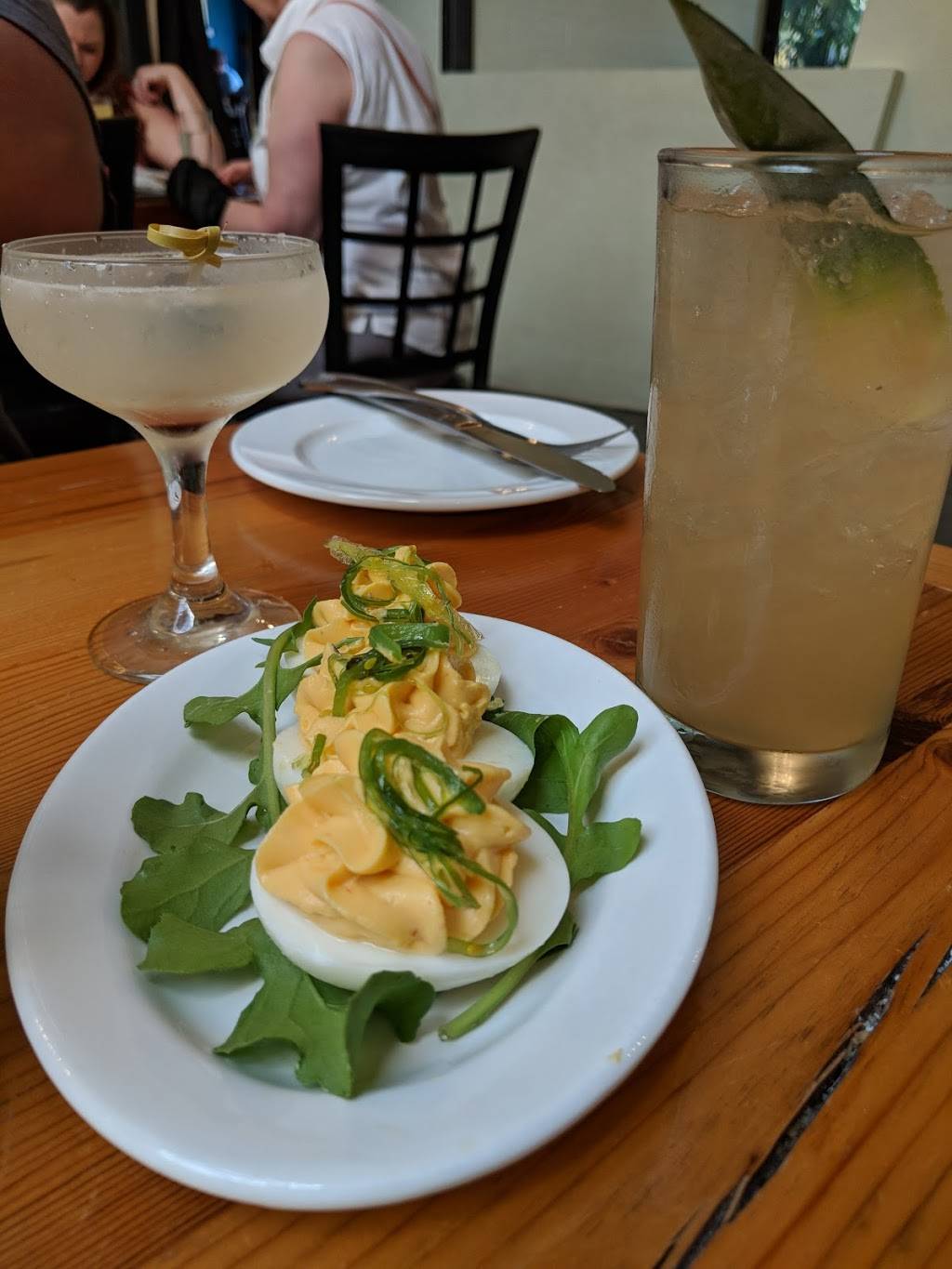 Lilys Bistro | restaurant | 329 E 5th St, Dayton, OH 45402, USA | 9377237637 OR +1 937-723-7637