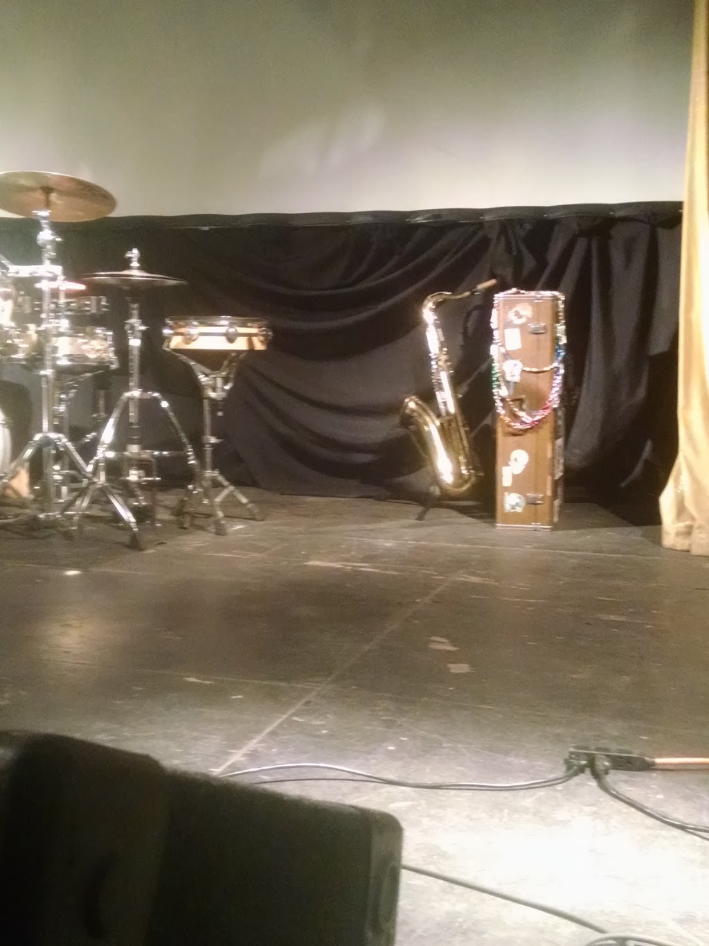 Weed Palace Theater | restaurant | 192 Main St, Weed, CA 96094, USA | 5303402262 OR +1 530-340-2262