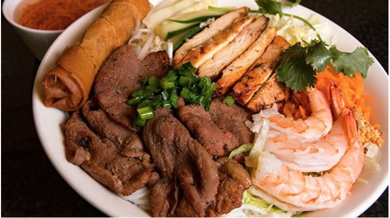 Pho Basil | restaurant | 1531 Eldridge Pkwy, Houston, TX 77077, USA | 2814936100 OR +1 281-493-6100