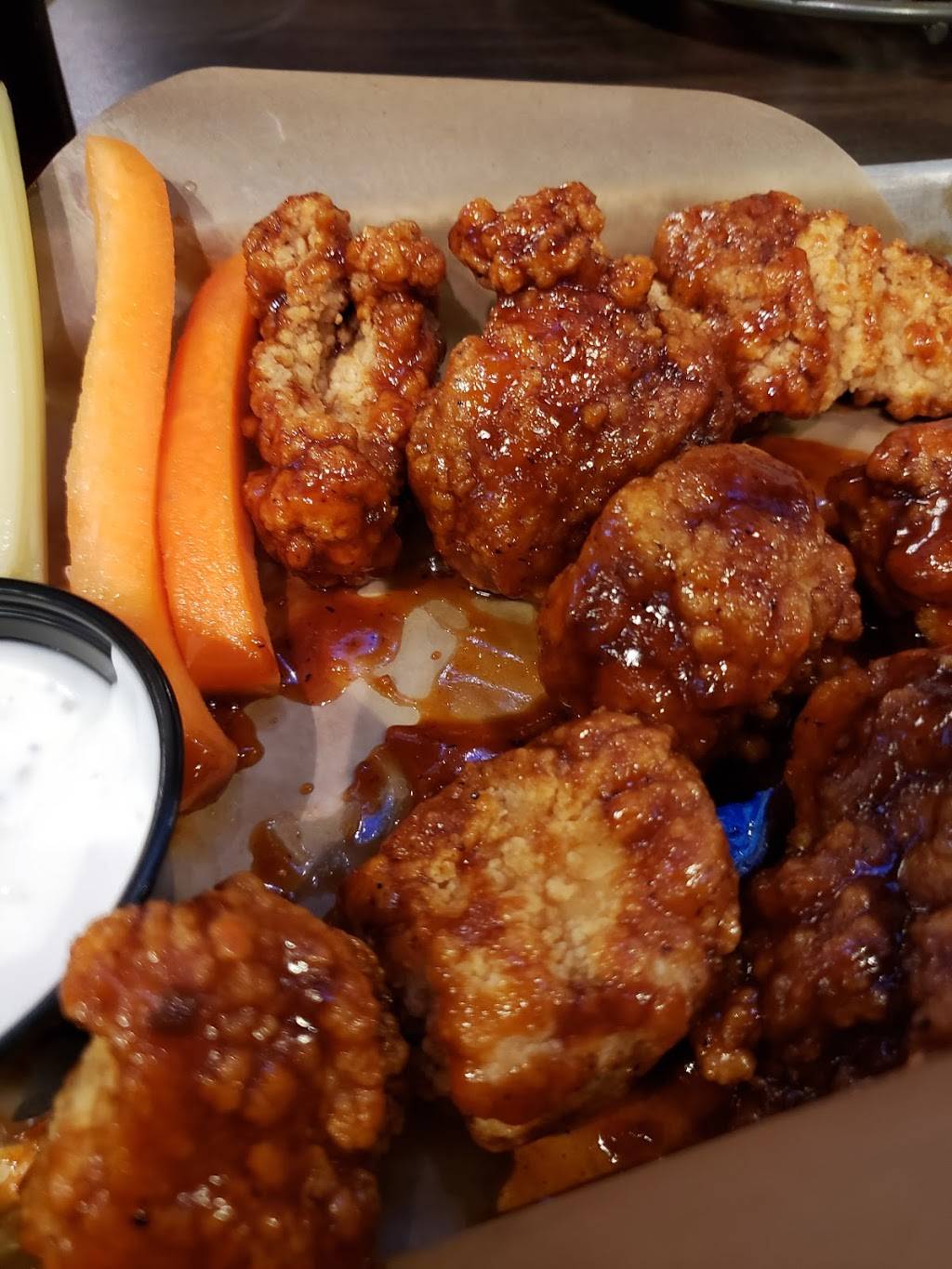 Buffalo Wild Wings | restaurant | 1835 Harbor Blvd, Costa Mesa, CA 92627, USA | 9496423219 OR +1 949-642-3219