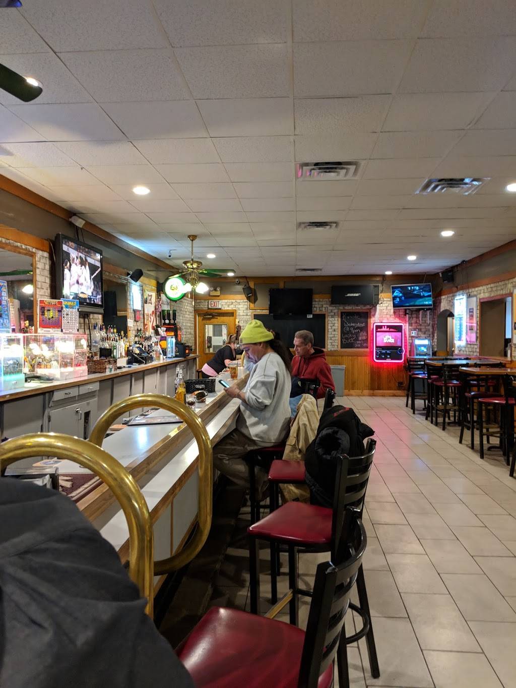 Tracks Bar & Grill | restaurant | 1091 Rice St, St Paul, MN 55104, USA | 6516445502 OR +1 651-644-5502