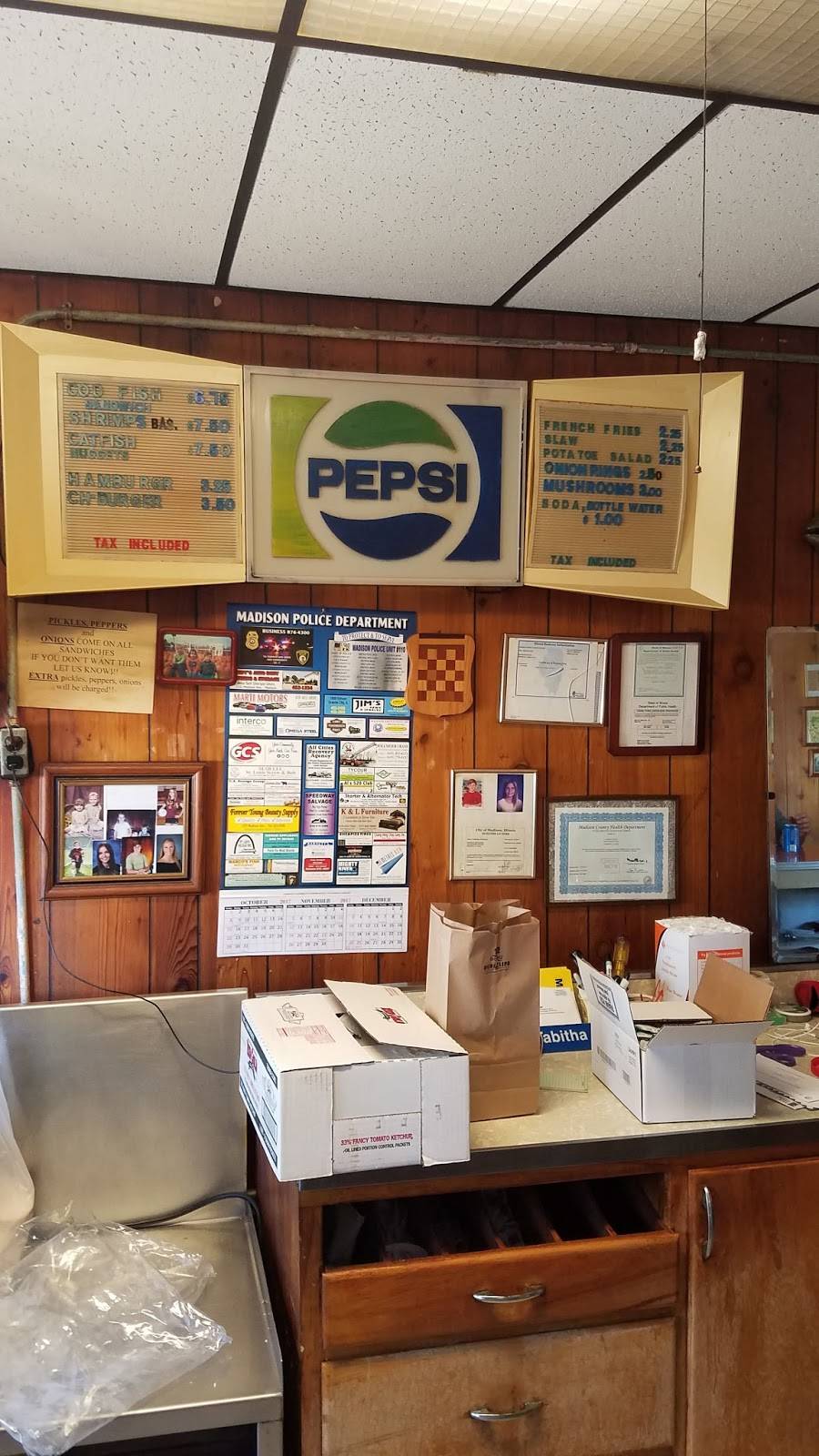 Markos Fish House | restaurant | 820 Madison Ave, Madison, IL 62060, USA | 6188769212 OR +1 618-876-9212