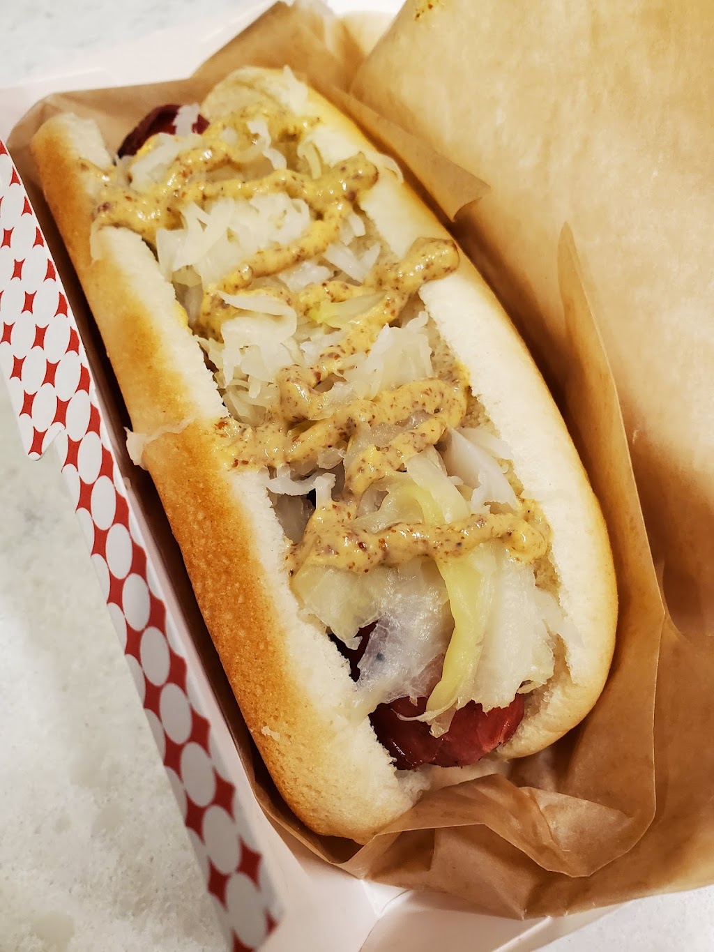 Rileys Good Dogs | restaurant | 1652 N Water St, Milwaukee, WI 53202, USA | 4145594644 OR +1 414-559-4644