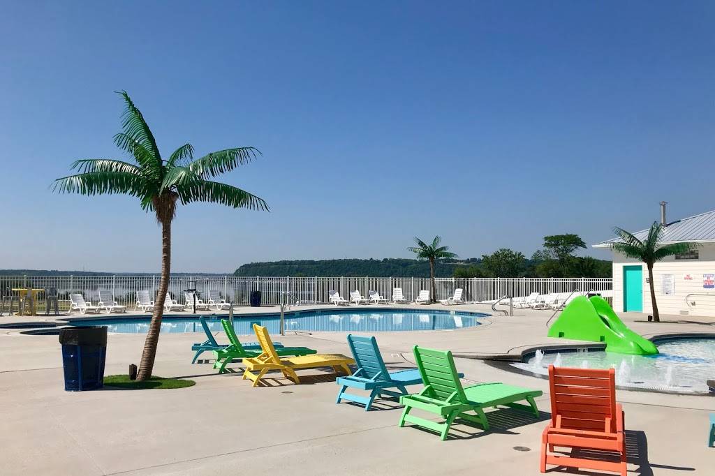 Coconut Cove Resort | restaurant | 1549 Bluff Rd, Hazel Green, WI 53811, USA | 6087485480 OR +1 608-748-5480